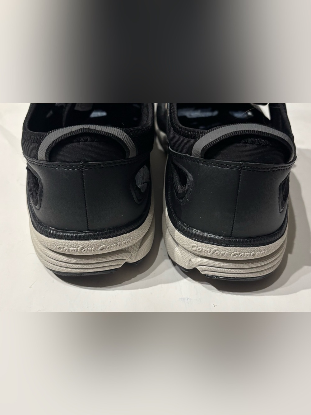 pair of men’s Dr comfort shoes, Marco. Size 10M - Picture 3 of 9